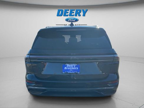 Used 2024 Lincoln Nautilus Reserve w/ Equipment Group 202A image 7