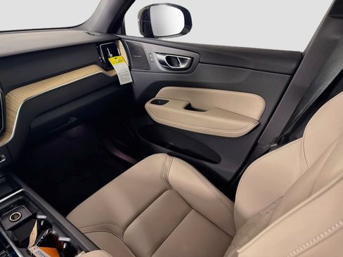New 2027 Volvo XC60 B5 Plus AWD/4WD image 24