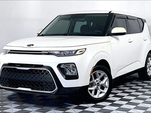 Used 2020 Kia Soul S FWD image 2