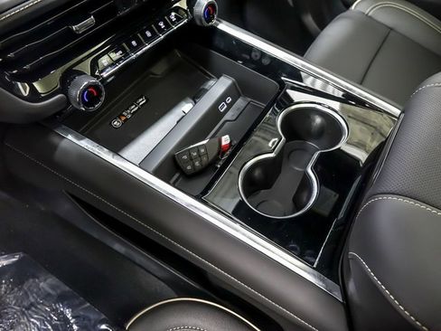 New 2026 Chevrolet Suburban Premier image 23