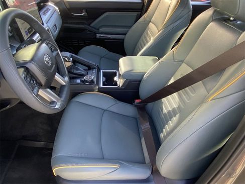 Used 2025 Toyota Tacoma TRD Sport image 19