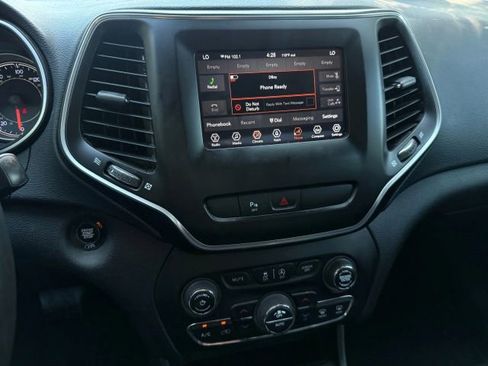 Used 2020 Jeep Cherokee Latitude Plus image 18