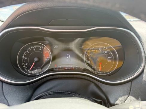 Used 2022 Jeep Cherokee Trailhawk w/ Comfort/Convenience Group AWD/4WD image 14
