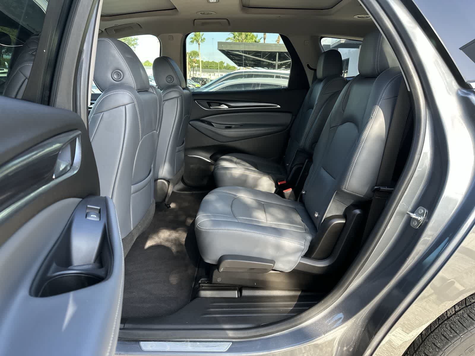 Used 2021 Buick Enclave Essence w/ Sound and Sites Package AWD/4WD image 4