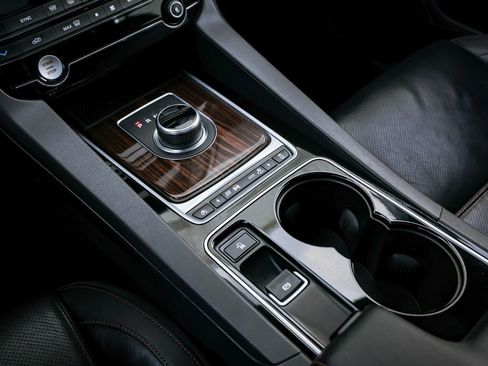 Used 2017 Jaguar F-PACE Prestige image 10