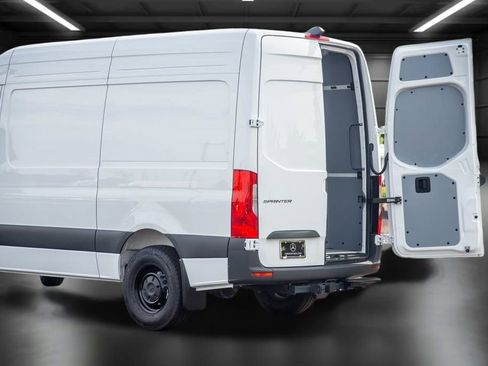 Used 2024 Mercedes-Benz Sprinter 144 Cargo image 18
