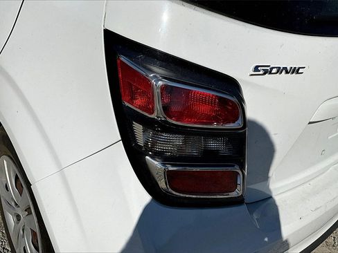 Used 2020 Chevrolet Sonic LT image 27