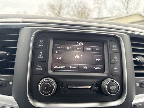 Used 2021 RAM 1500 Classic SLT AWD/4WD image 17