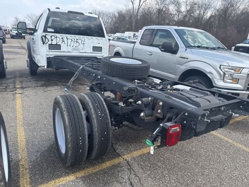 New 2023 Ford F450 XLT w/ XLT Value Package image 7