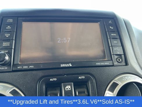 Used 2013 Jeep Wrangler Unlimited Sahara w/ Dual Top Group AWD/4WD image 18