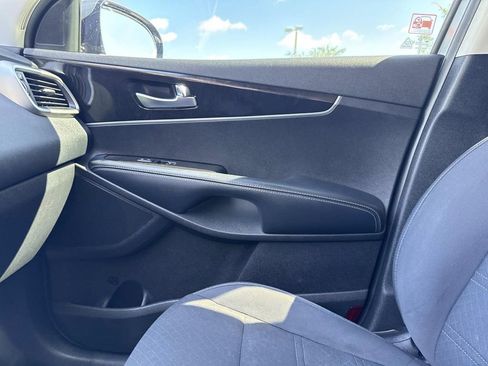 Used 2017 Kia Sorento L FWD image 27