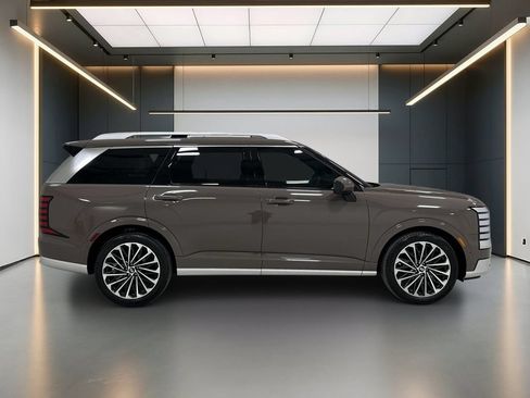 Certified 2026 Hyundai Palisade Calligraphy FWD image 8