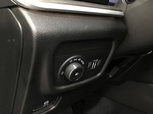 Used 2023 Jeep Grand Cherokee Limited AWD/4WD image 8