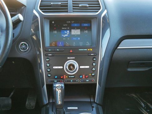 Used 2019 Ford Explorer Sport image 17