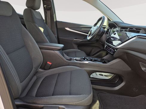 Used 2022 Chevrolet Bolt EUV LT w/ Comfort Package image 12