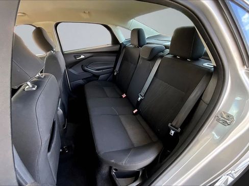 Used 2017 Ford Focus SE FWD image 18