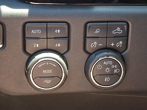 Used 2022 Chevrolet Silverado 1500 ZR2 w/ Technology Package AWD/4WD image 29