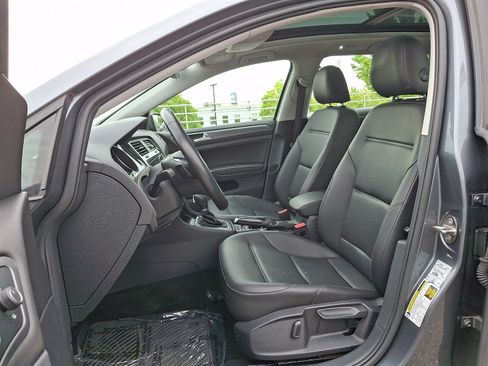 Used 2019 Volkswagen Golf SE FWD image 13