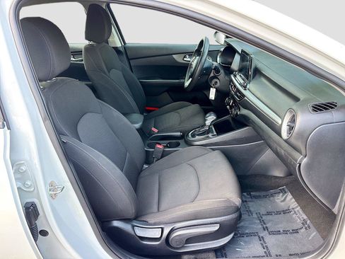 Used 2019 Kia Forte LXS FWD image 25