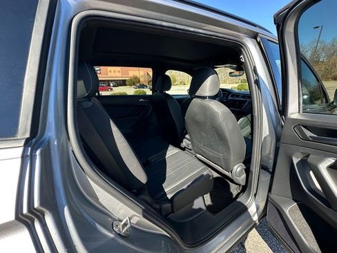 Used 2023 Volkswagen Tiguan SE R-Line image 17