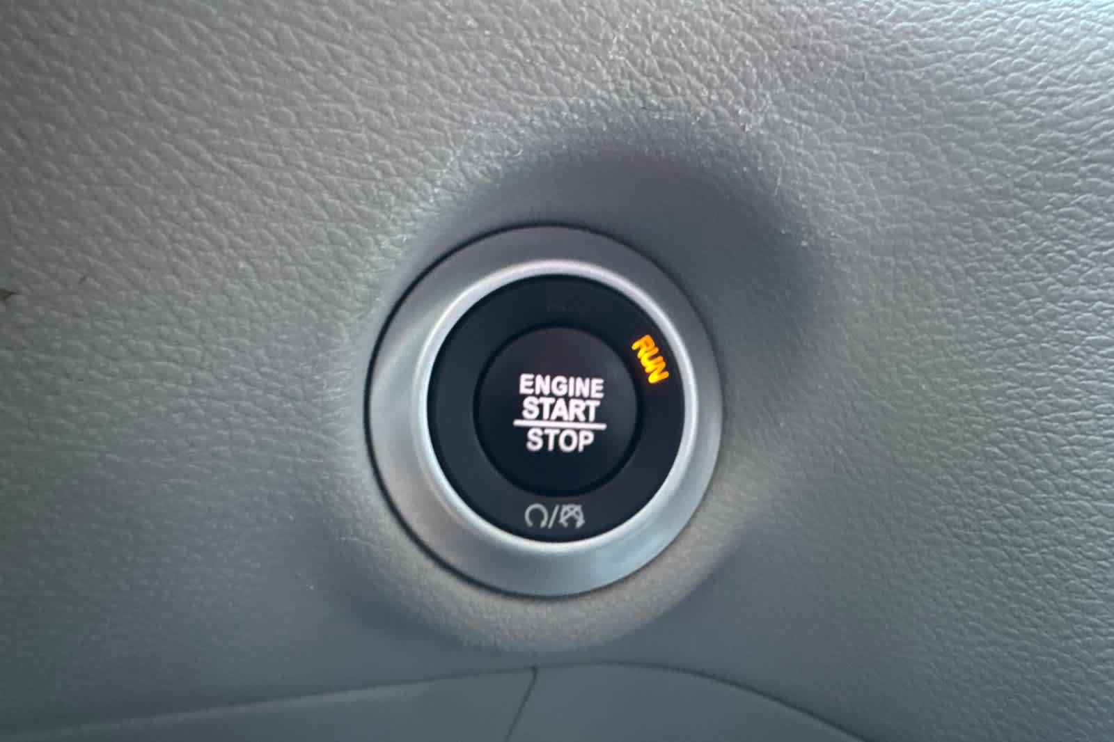 Used 2023 Chrysler Pacifica Touring-L FWD image 23