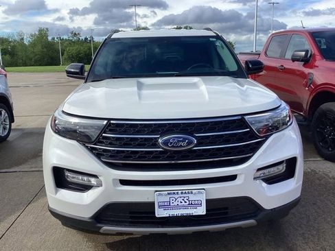 Used 2023 Ford Explorer XLT w/ Equipment Group 202A AWD/4WD image 2