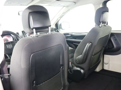 Used 2018 Dodge Grand Caravan SE FWD image 39