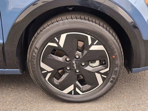 Certified 2023 Kia Niro Wind w/ Wind Preserve Package FWD image 11