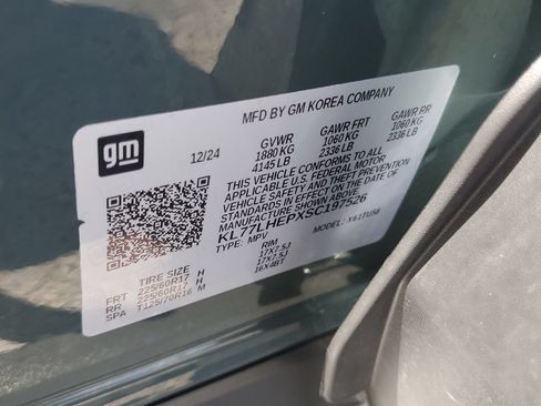 Used 2025 Chevrolet Trax LT FWD image 32