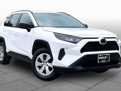 Used 2021 Toyota RAV4 LE FWD image 3