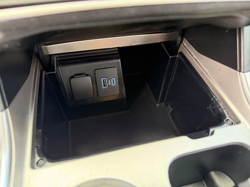 Used 2020 Ford Explorer Limited RWD image 24