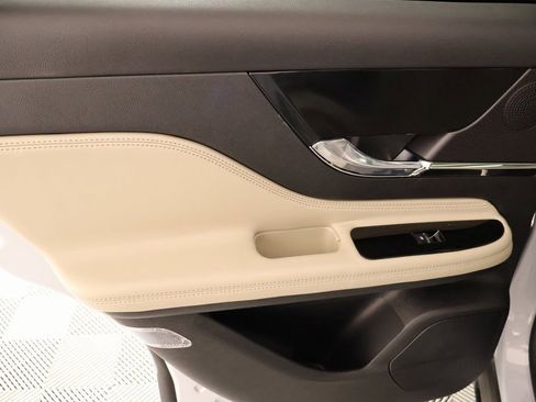 New 2026 Lincoln Corsair Premiere FWD image 17