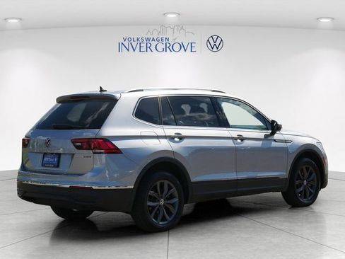 Certified 2022 Volkswagen Tiguan SE w/ Panoramic Sunroof Package AWD/4WD image 7