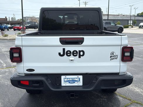 Used 2024 Jeep Gladiator Sport AWD/4WD image 7