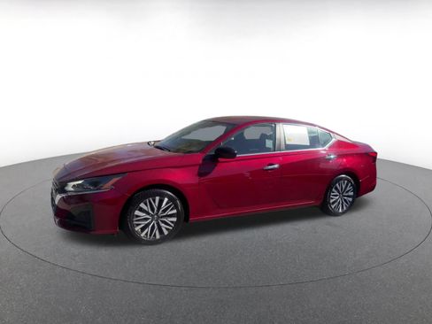 Used 2025 Nissan Altima 2.5 SV FWD image 8