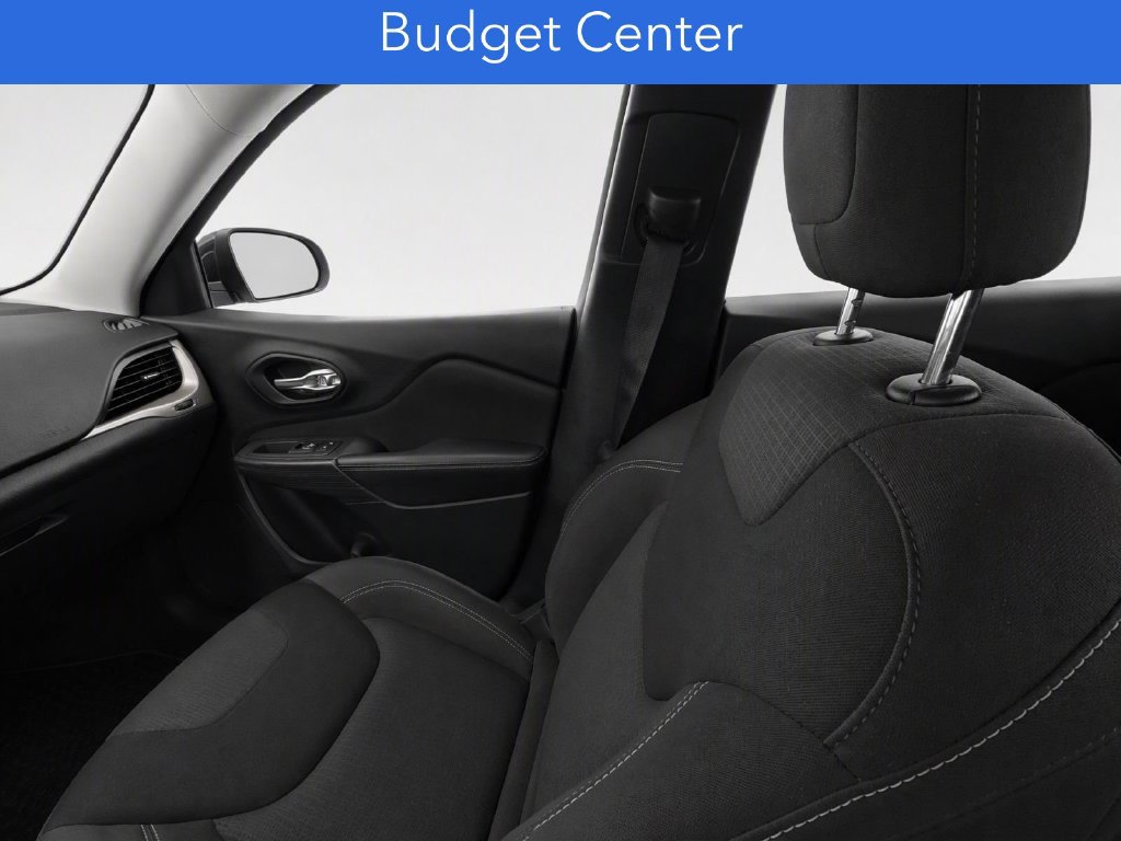 Used 2016 Jeep Cherokee Latitude w/ Cold Weather Group FWD image 17