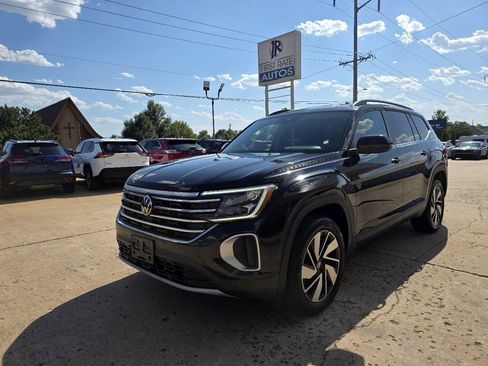 Used 2025 Volkswagen Atlas SE AWD/4WD image 3