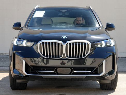 Used 2024 BMW X5 xDrive50e w/ Premium Package AWD/4WD image 6