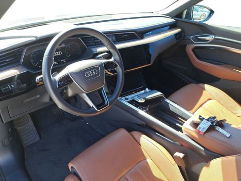 Used 2023 Audi e-tron Prestige w/ Prestige Package image 5