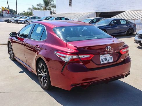 Used 2018 Toyota Camry SE FWD image 4