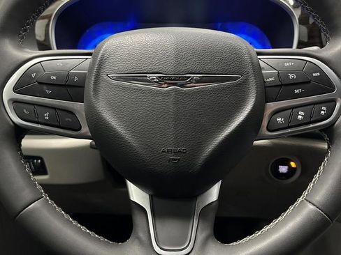 Used 2023 Chrysler Pacifica Limited w/ Uconnect Theater Family Group image 20