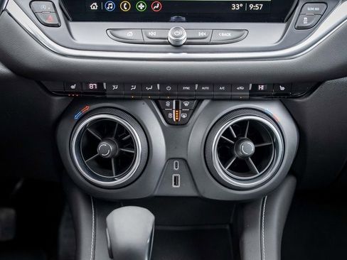 Used 2025 Chevrolet Blazer LT image 25