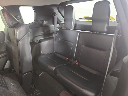 Used 2024 Mitsubishi Outlander AWD image 12