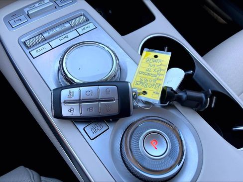 Used 2023 Genesis GV70 2.5T w/ Select Package image 15