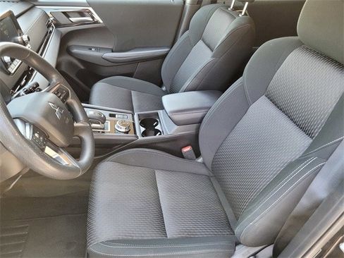 Used 2023 Mitsubishi Outlander ES image 14