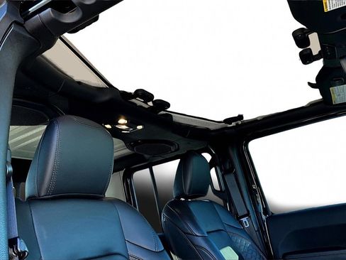 Used 2021 Jeep Gladiator Overland image 27