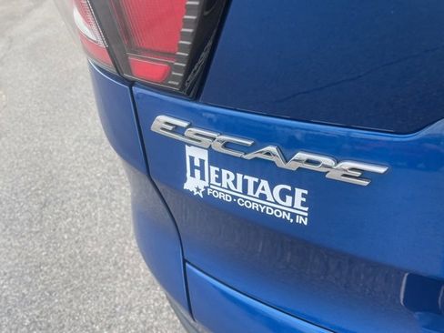 Used 2018 Ford Escape Titanium w/ Ford Safe & Smart Package image 8