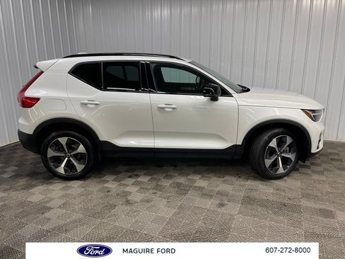 Used 2023 Volvo XC40 B5 Plus w/ Driver Assist Package AWD/4WD image 2