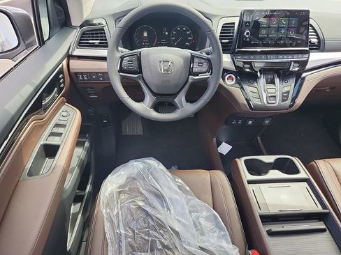 New 2026 Honda Odyssey Touring image 11