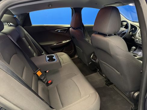 Used 2018 Chevrolet Malibu LT FWD image 25